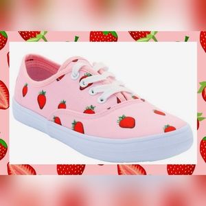 Strawberry lace-up sneakers 🍓